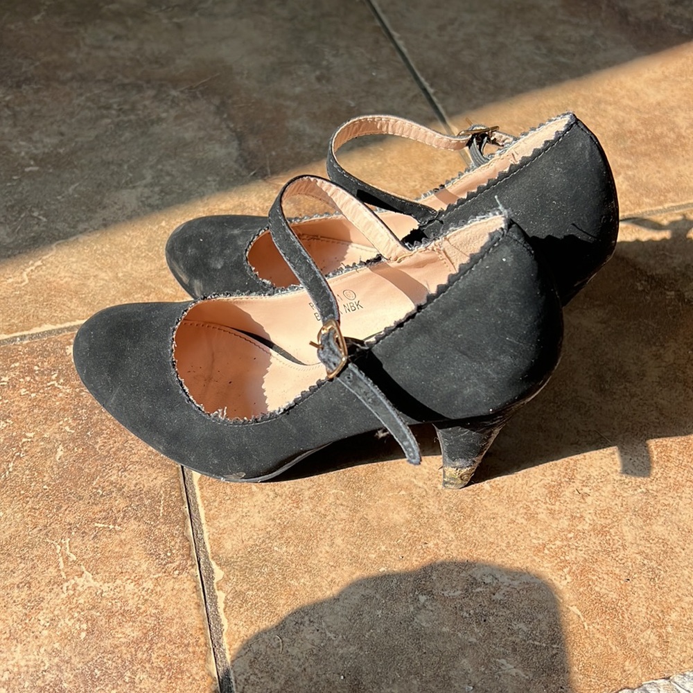 Heels - Picture 2 of 2